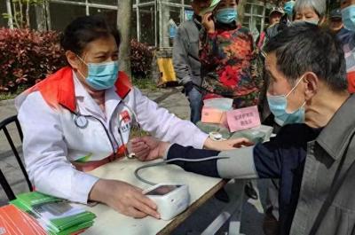 中医问诊、康复推拿……宝山这个街道持续开展健康咨询志愿服务活动